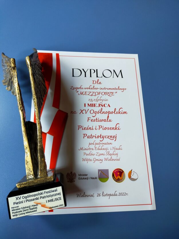 dyplom i statuetka za zajęcie I miejsca